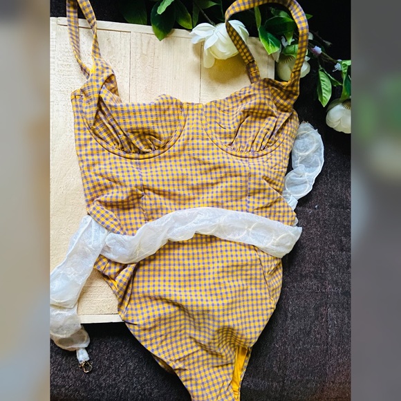 WEWOREWHAT Danielle 3.0 One-Piece Swimsuit - Picture 6 of 6